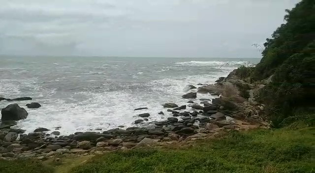 Praia onde pescador desapareceu em Bombinhas – Foto: Reprodu&ccedil;&atilde;o/CBM