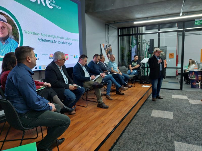 Tejon palestrou em Chapec&oacute; na noite desta quinta-feira (8). – Foto: Caroline Figueiredo/ND