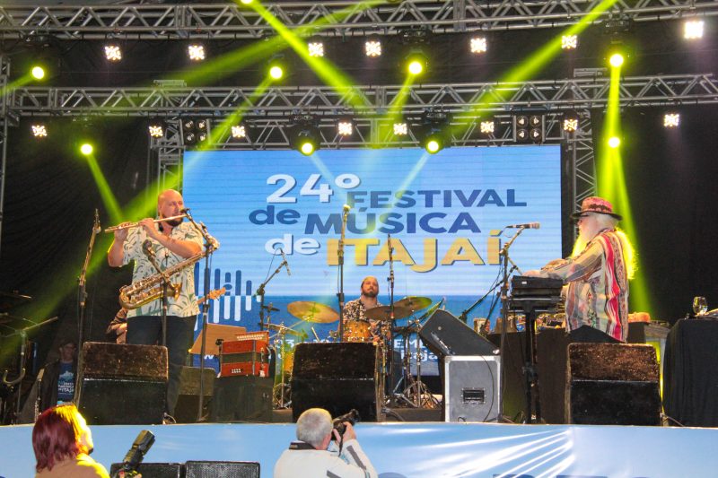 Al&eacute;m dos espet&aacute;culos, a 24&ordf; edi&ccedil;&atilde;o do Festival de M&uacute;sica de Itaja&iacute; oferece workshops gratuitos e abertos ao p&uacute;blico durante o per&iacute;odo da manh&atilde; – Foto: Marcos Porto/SECOM Itaja&iacute;/ND