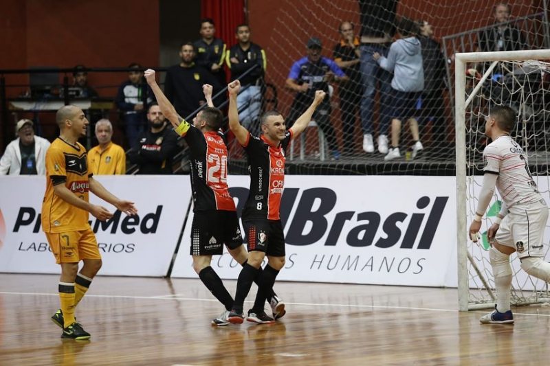 Xuxa marcou restando quatro segundos para o fim e garantiu a vit&oacute;ria tricolor – Foto: CBFS/Divulga&ccedil;&atilde;o/ND