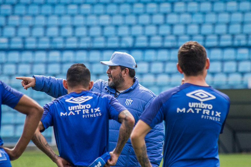 Eduardo Barroca, t&eacute;cnico do Ava&iacute;; situa&ccedil;&atilde;o do Le&atilde;o da Ilha &eacute; mais que preocupante na tabela de classifica&ccedil;&atilde;o – Foto: Ava&iacute; FC/Divulga&ccedil;&atilde;o/ND