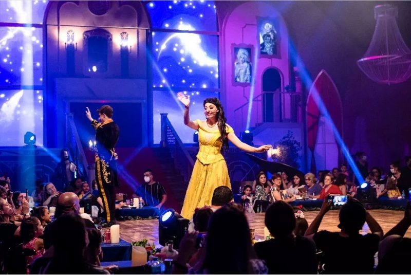 Artistas atuam bem pr&oacute;ximo da plateia – Foto: Chaim Entretenimento/Divulga&ccedil;&atilde;o/ND