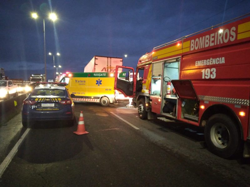 Ocorr&ecirc;ncia foi atendida pelo Corpo de Bombeiro Militar e pela Autopista Litoral Sul – Foto: Bombeiros Militares/Reprodu&ccedil;&atilde;o/ND