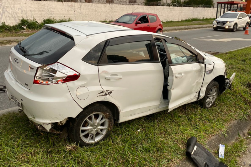 O ve&iacute;culo, com placa de Palho&ccedil;a, era conduzido por uma mulher de 46 anos – Foto: PRF/Divulga&ccedil;&atilde;o/ND