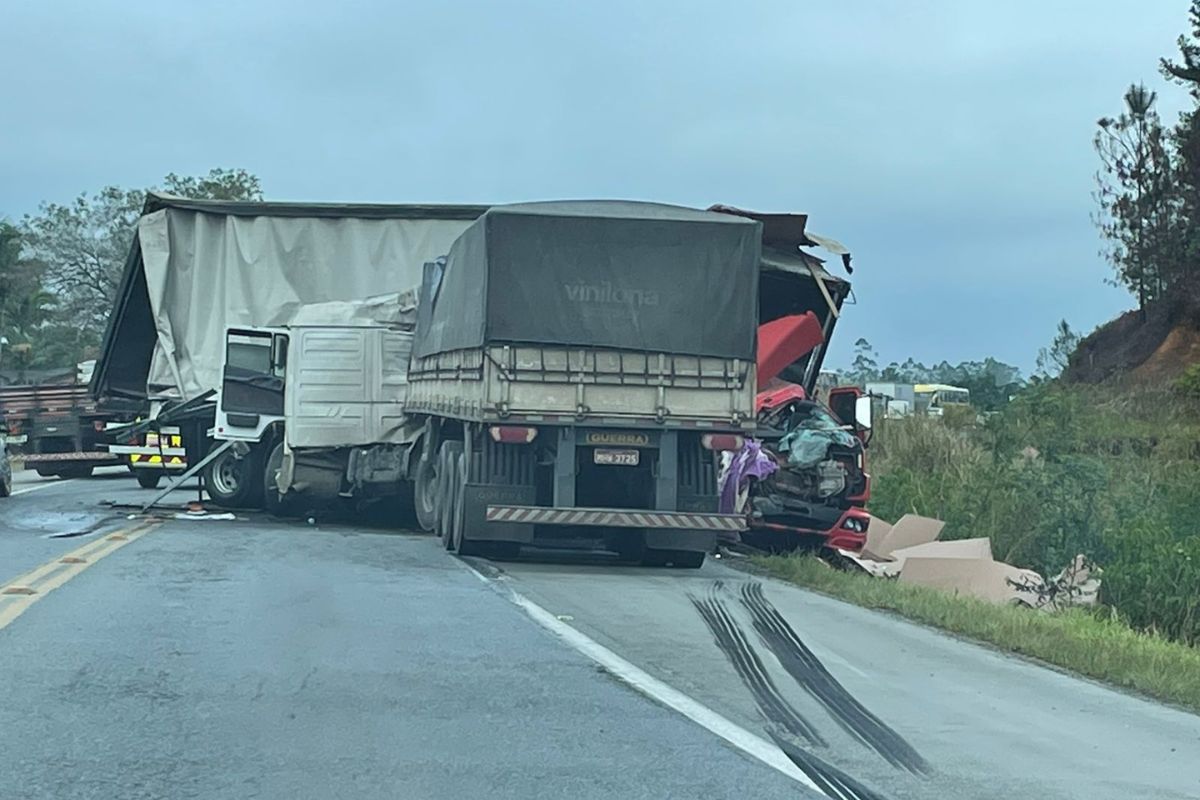 NSC Notícias - SC, Trecho da BR-280, em Araquari, pode ceder