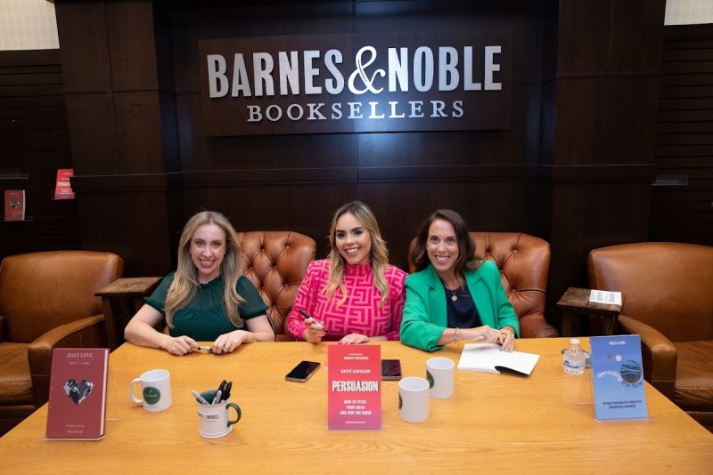 A fundadora e editora catarinense, Ana Silvani, faz sucesso em livraria renomada nos Estados Unidos