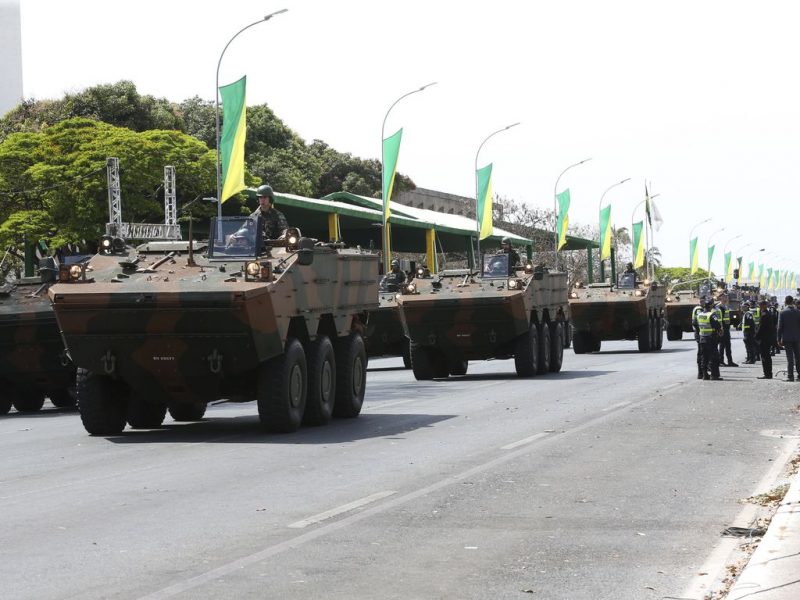 Cada um dos 27 tratores representou um estado da federa&ccedil;&atilde;o&nbsp; – Foto: Antonio Cruz/Ag&ecirc;ncia Brasil/ND