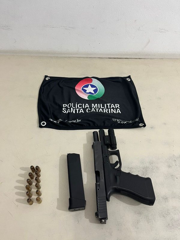 Arma apreendida pela pol&iacute;cia – Foto: PMSC/Divulga&ccedil;&atilde;o/ND