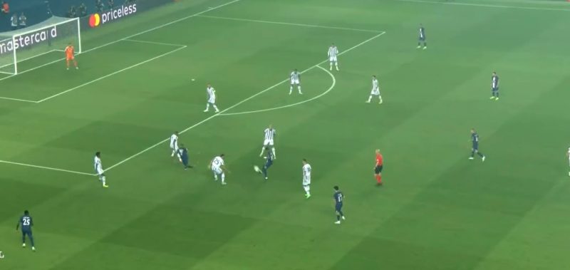 Neymar dá cavadinha em linda assistência para gol de Mbappé 