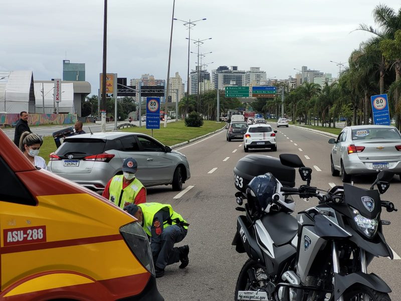 V&iacute;tima foi encaminhada ao Hospital Celso Ramos com ferimentos leves – Foto: Divulga&ccedil;&atilde;o/GMF/ND