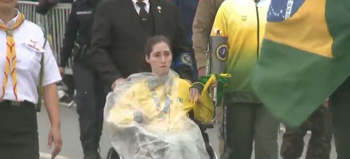Atleta paral&iacute;mpica Julia Marcelino durante desfile do 7 de Setembro em Florian&oacute;polis – Foto: Reprodu&ccedil;&atilde;o/ND