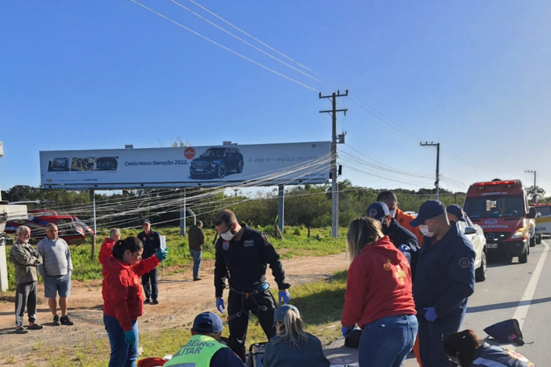 V&iacute;tima de 59 anos morreu ap&oacute;s ser atropelada por um carro – Foto: Bombeiros/Divulga&ccedil;&atilde;o/ND
