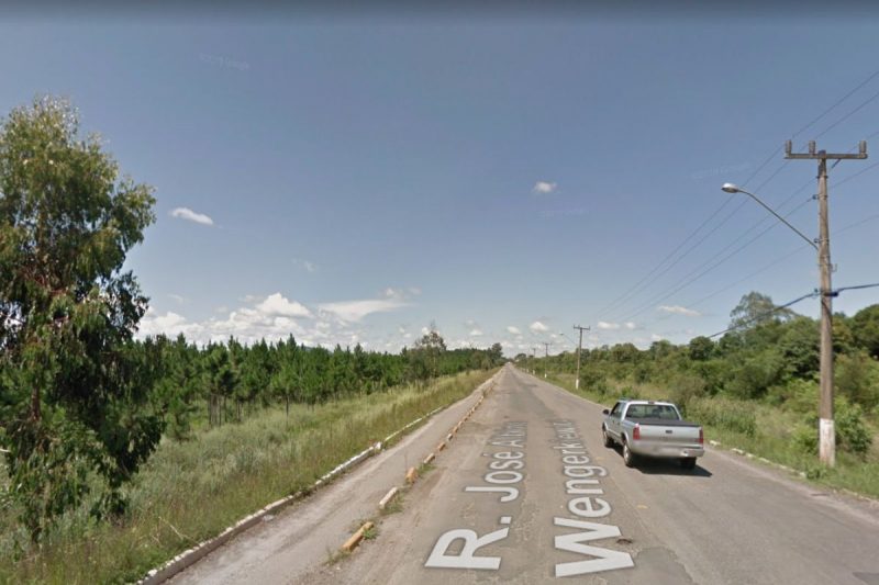 Acidente ocorreu em trecho da Jos&eacute; Albino Wengerkiewicz, no bairro Industrial – Foto: Google Maps/Reprodu&ccedil;&atilde;o