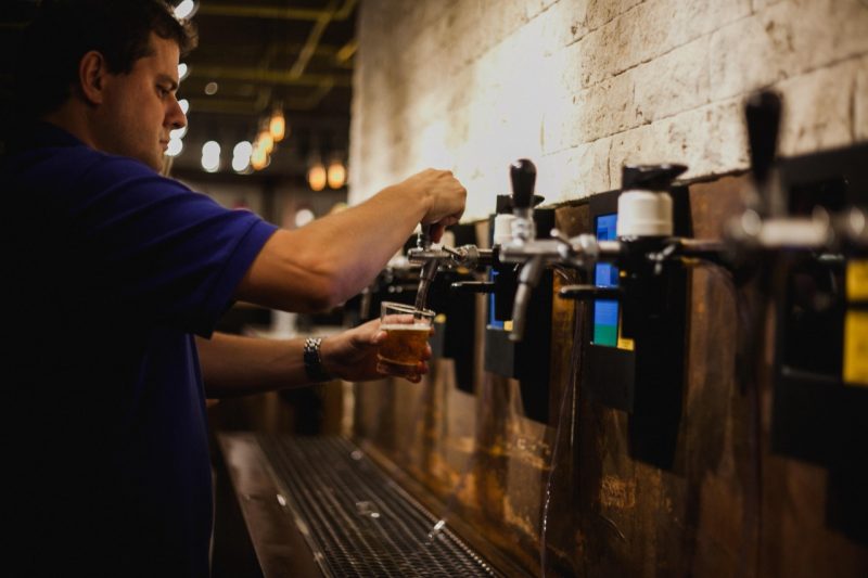 Sistema para pagar e servir o chope dura cerca de 15 segundos – Foto: Divulga&ccedil;&atilde;o/myTapp Fast