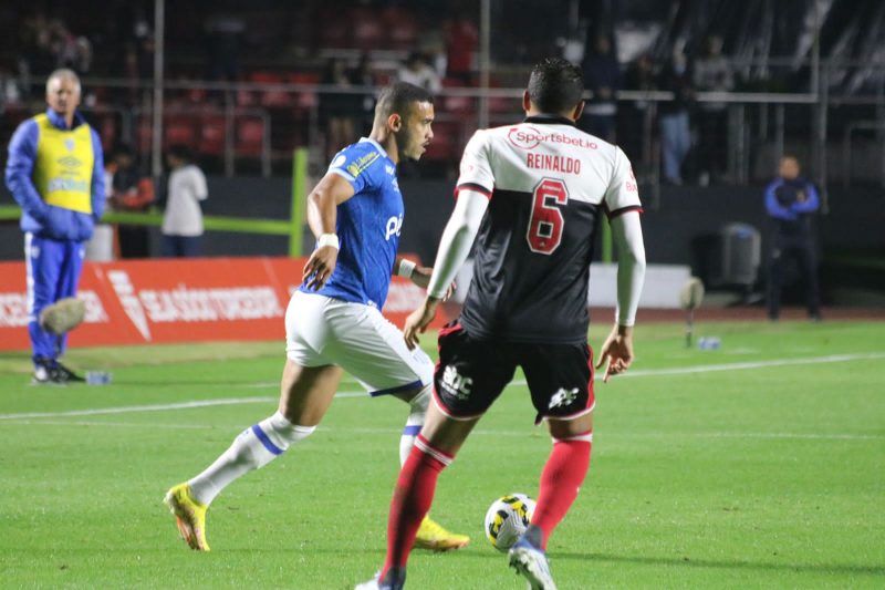 Pottker teve atua&ccedil;&atilde;o apagada no primeiro tempo – Foto: Rafael Xavier/Ava&iacute; F.C