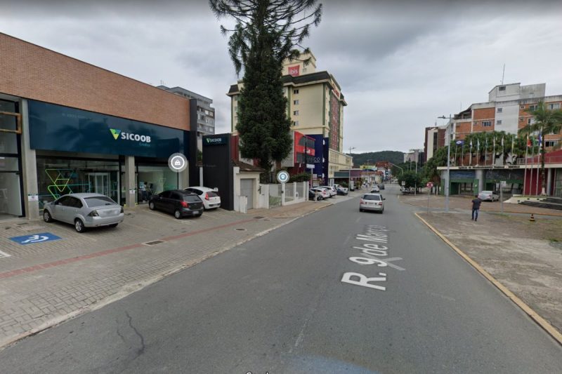 Banco no Centro de Joinville foi arrombado e furtado – Foto: Google Earth/Divulga&ccedil;&atilde;o