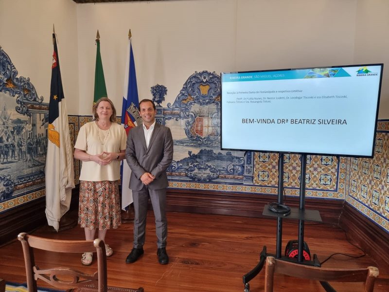 Beatriz Silveira recepcionada com boas-vindas a ela edemais visitantes na administra&ccedil;&atilde;o de Ribeira Grande – Foto: Divulga&ccedil;&atilde;o/ND