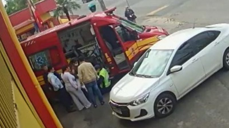 Para tentar salvar a crian&ccedil;a, pais dirigiram at&eacute; o Corpo de Bombeiros do bairro Fazenda, onde beb&ecirc; foi salvo – Foto: Corpo de Bombeiros/Divulga&ccedil;&atilde;o/ND