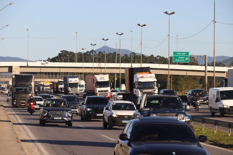 Trecho da BR-101 no Litoral Norte de SC terá 'terceira pista'