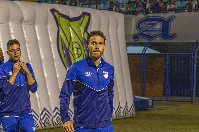 Zagueiro Bressan destaca import&acirc;ncia da torcida nos jogos dentro de casa – Foto: Frederico Tadeu/Ava&iacute;/ND
