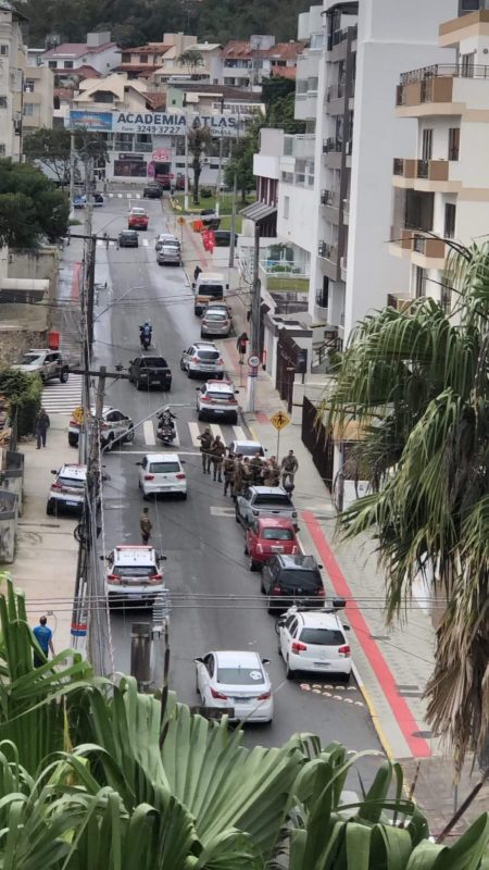 Mulher usou machado durante discuss&atilde;o e marido brigou com policiais em Florian&oacute;polis – Foto: Ellen Zendron/Divulga&ccedil;&atilde;o/ND