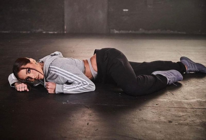 Influenciadora digital, que já foi magrinha, Jaine Cassu hoje inspira milhões de mulheres a conquistar o bumbum na nuca tão elogiado mundialmente