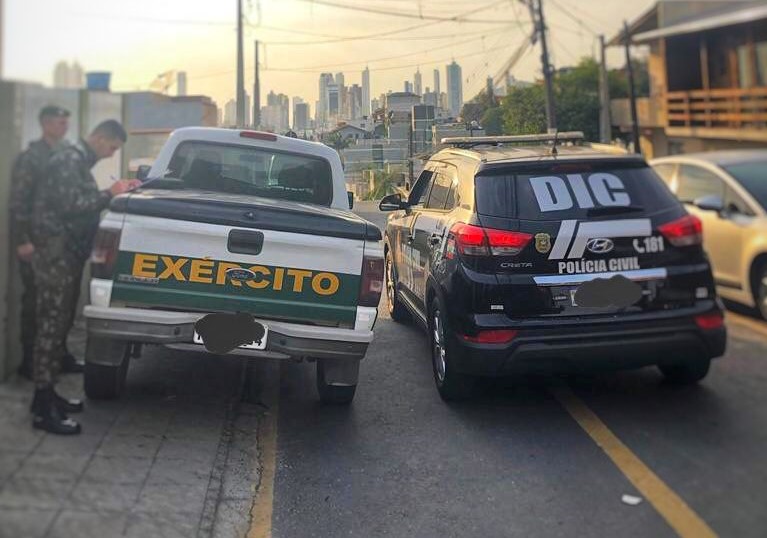 Arsenal de armas de R$ 85 mil &eacute; encontrado com morador de Balne&aacute;rio Cambori&uacute; – Foto: Pol&iacute;cia Civil/Divulga&ccedil;&atilde;o/ND