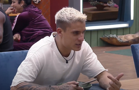 &ldquo;&Eacute; imposs&iacute;vel&rdquo;, afirmou um dos pe&otilde;es sobre o interesse de Tiago &mdash; Foto: Reprodu&ccedil;&atilde;o/YouTube/ND