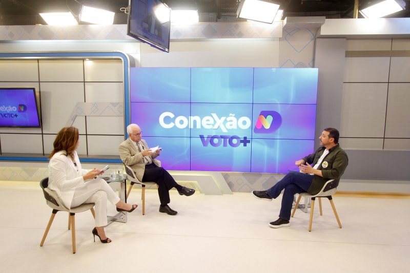 M&aacute;rcia Dutra e Moacir Pereira entrevistam o candidato &agrave; reelei&ccedil;&atilde;o Carlos Mois&eacute;s – Foto: Leo Munhoz/ND