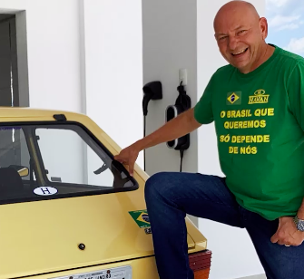 O Fiat 147 ‘amarelo ovo’ virou um xod&oacute; do empres&aacute;rio: “N&atilde;o uso roupas de marca” – Foto: Luciano Hang/Reprodu&ccedil;&atilde;o/ND