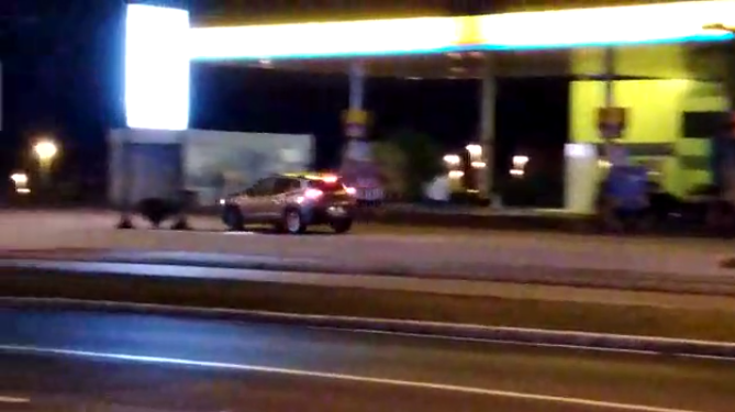 Ap&oacute;s ser liberado, homem volta ao local e tenta atropelar frentistas – Foto: Divulga&ccedil;&atilde;o/ND