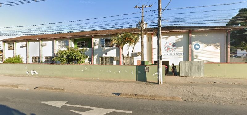Pais est&atilde;o com medo de mandar os filhos para a escola na segunda-feira (26) – Foto: Google Street View/ND