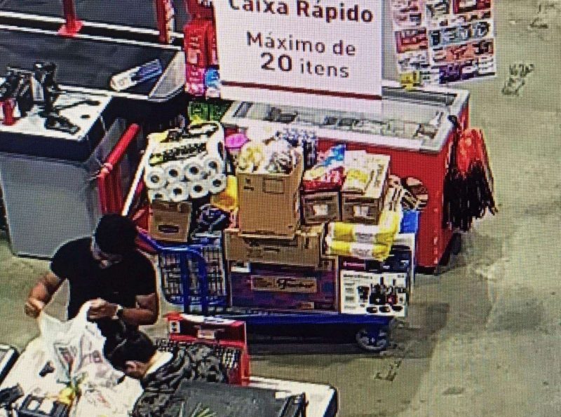 Mulher tentou sair do mercado com mais de R$ 2 mil em comprar – Foto: Divulga&ccedil;&atilde;o/Pol&iacute;cia Militar/ND