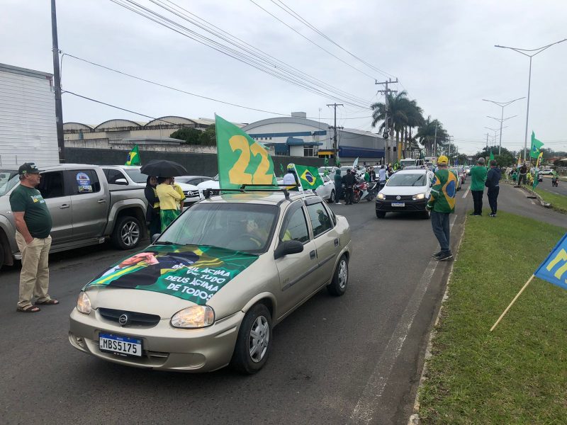 Uma carreata a favor de Bolsonaro ocorreu em Crici&uacute;ma, no Sul catarinense – Foto: Juno Cesar/NDTV