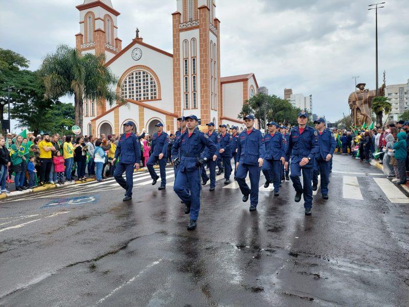 O evento está programado para a manhã de sábado (7) no Centro do município; em caso de chuva, desfile cívico poderá ser cancelado 