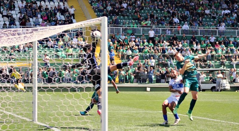 Com apoio da torcida, Chapecoense vence CSA dentro de casa &mdash; Foto: Jo&atilde;o Heemann/Chapecoense/ND