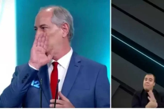 Ciro Gomes &eacute; flagrado cochichando com Jair Bolsonaro em debate do SBT – Foto: Reprodu&ccedil;&atilde;o/YouTube/ND