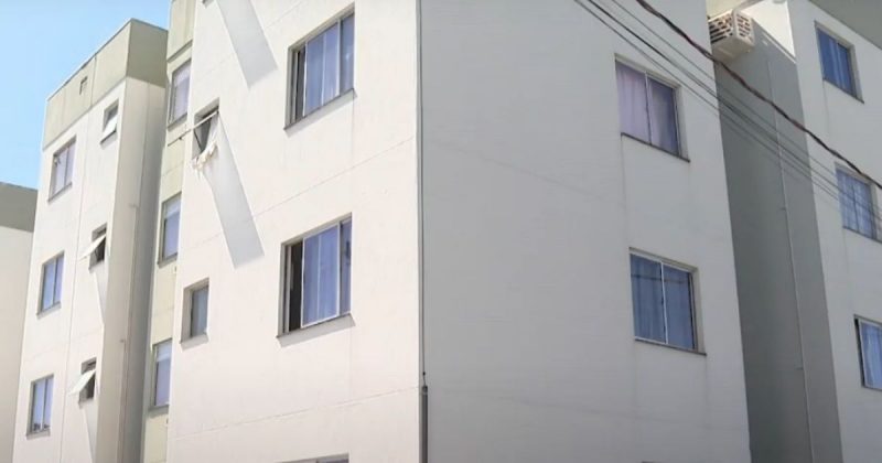 Rachaduras preocupam moradores de condom&iacute;nio em Bigua&ccedil;u h&aacute; 5 anos – Foto: Reprodu&ccedil;&atilde;o/NDTV RecordTV