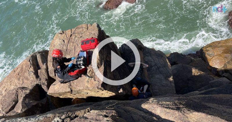 O homem, de 47 anos, precisou ser resgatado por helic&oacute;ptero do SAMU e Bombeiros Militares de Santa Catarina.&nbsp;&nbsp;– Foto: CBMSC/Divulga&ccedil;&atilde;o/ND