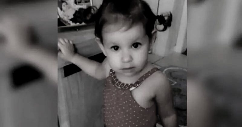 Pequena Laura, de 1 ano e 7 meses, morreu ap&oacute;s um golpe de pau na cabe&ccedil;a dado pelo tio-av&ocirc; – Foto: Arquivo Pessoal/Reprodu&ccedil;&atilde;o