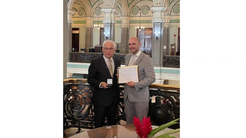 Moacir Pereira recebe Medalha do M&eacute;rito – Foto: Arquivo Pessoal/ND