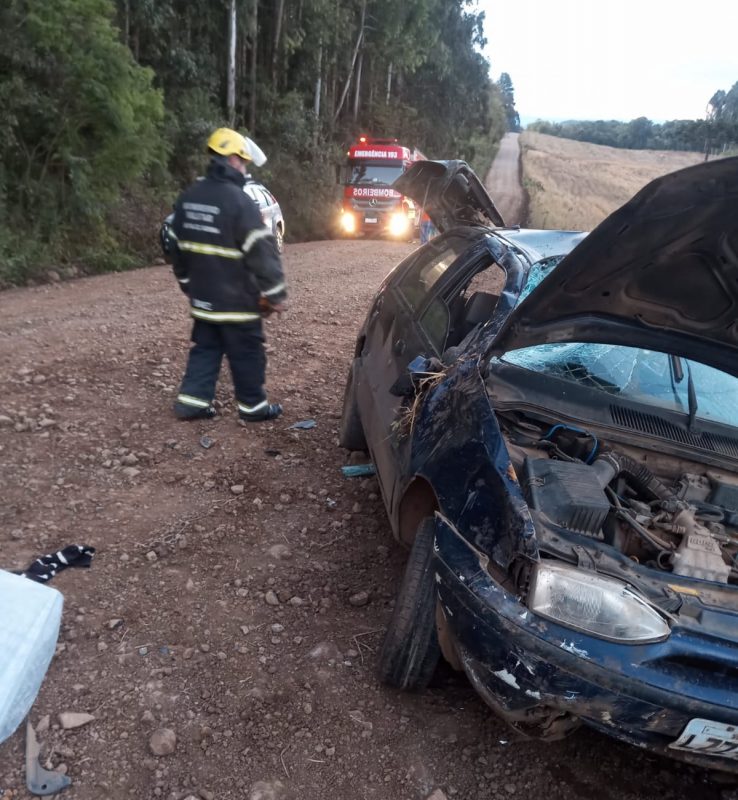Mulher morreu em capotamento. Foto: Corpo de Bombeiros/Divulga&ccedil;&atilde;o/ND