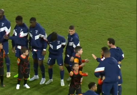 Crian&ccedil;as de Israel se assustam com Craques do PSG – Foto: Twitter/Divulga&ccedil;&atilde;o