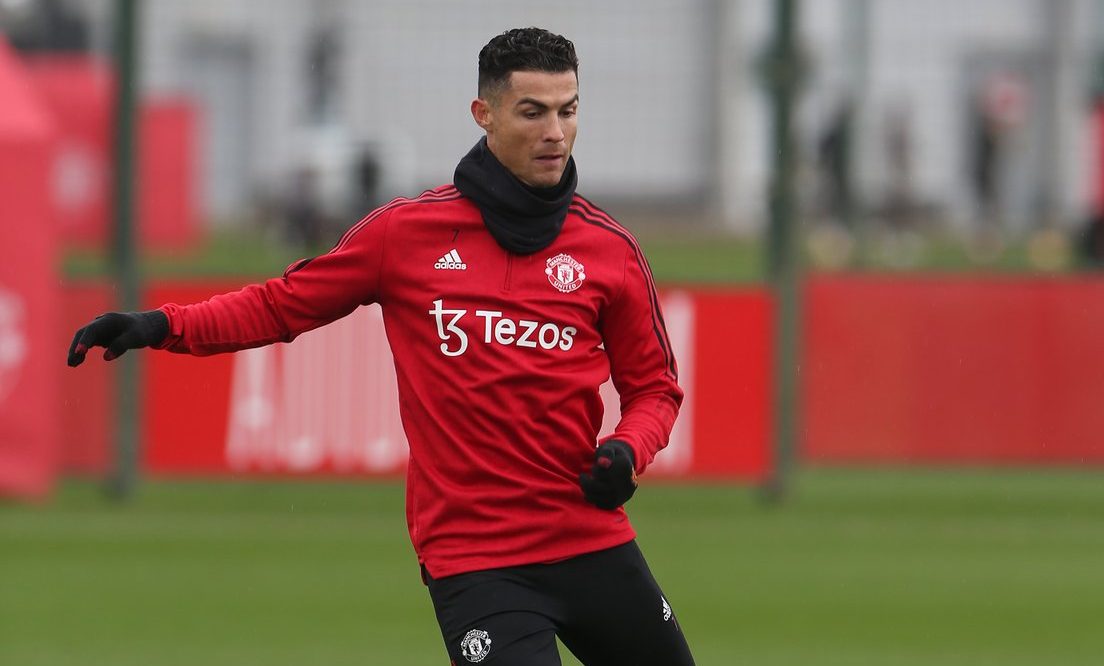 Cristiano Ronaldo - O lendário - Ontem o Cristiano Ronaldo jogou com um  esparadrapo no umbigo para fechar o corpo contra energias negativas.  Resultado: tirou o azar dos últimos jogos e marcou