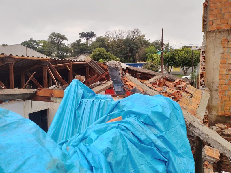 Cerca de 50% da casa ficou destru&iacute;da. – Foto: Defesa Civil/ND