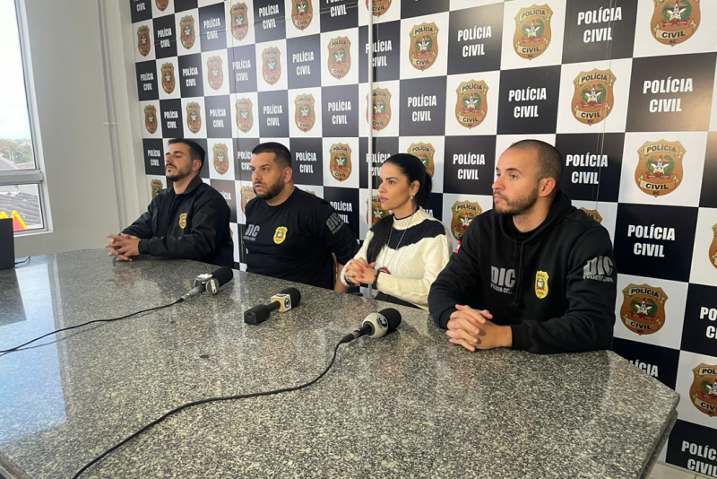 Delegados esclarecem atentado que acabou na morte de uma mulher em Tubar&atilde;o – Foto: Manu Veiga/ND