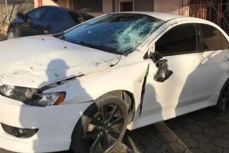 Em alta velocidade, o carro capotou na manh&atilde; de quarta-feira (1&ordm;) – Foto: PM/Divulga&ccedil;&atilde;o/ND