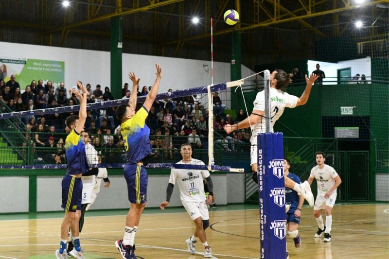 Joinville V&ocirc;lei vence em casa, se classifica na vice-lideran&ccedil;a e enfrenta o Timb&oacute; na semifinal do Estadual – Foto: Salmo Duarte/Divulga&ccedil;&atilde;o/ND