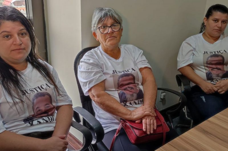 M&atilde;e e irm&atilde;s de Anderson Leandro pedem pris&atilde;o de mulher e justi&ccedil;a quase tr&ecirc;s meses ap&oacute;s assassinato – Foto: Jonathan Rocha/NDTV