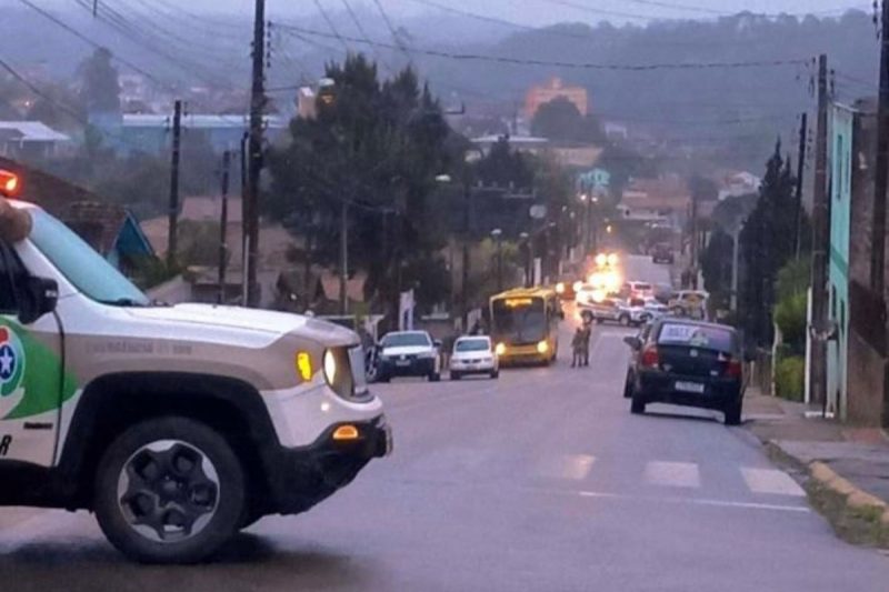 Homem foi detido no in&iacute;cio da noite de quinta-feira (29), no bairro Vila Nova – Foto: PM/Divulga&ccedil;&atilde;o/ND